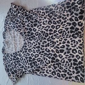 Pink VS Black & Grey Leopard Print V-Neck Tshirt SZ:M